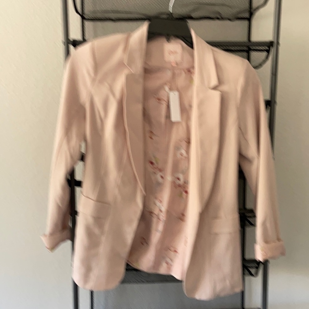 Great blazer never worn you pair it with blue jeans black skirt .